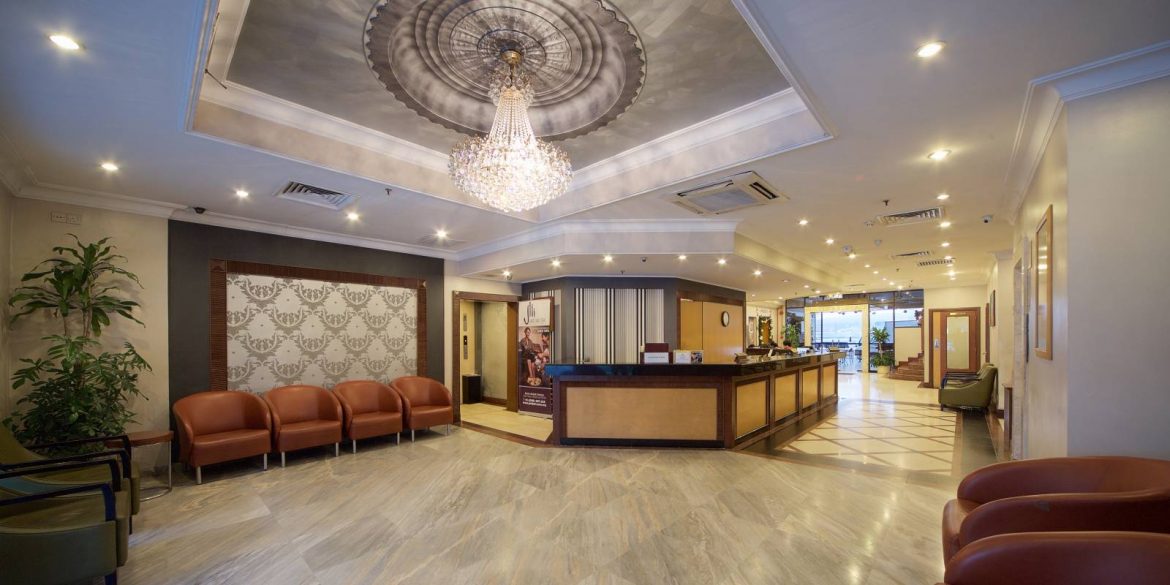 Kinabalu Daya Hotel's Reception Desk