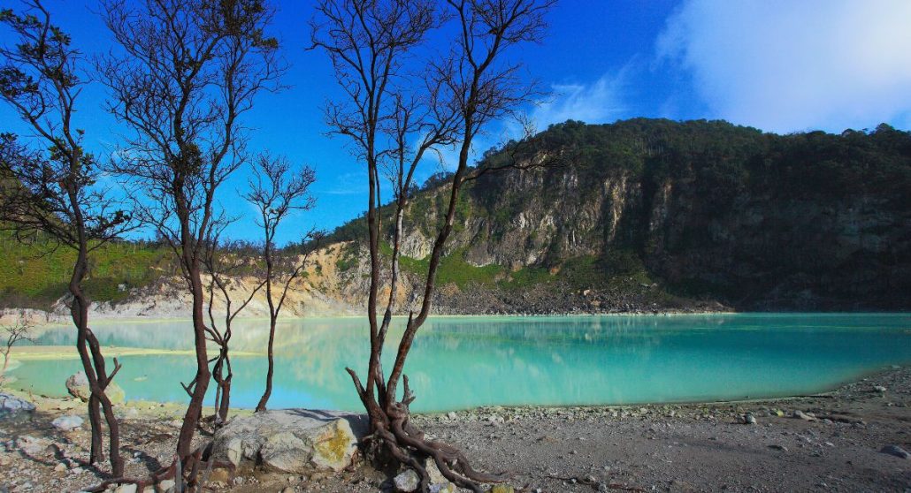 Kawah Putih Banding Indonesia